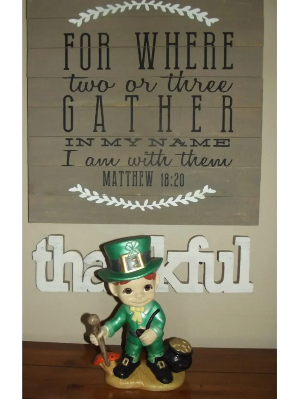 Leprechaun Smiley Boy Figurine Green Hat Shillelagh Stick pipe Mushroom pot gold
